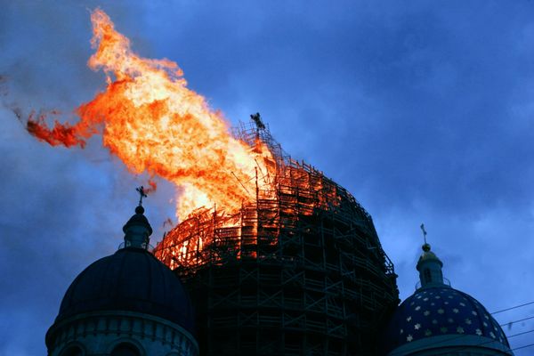 Troitsky Monastery on Fire Troitsky Monastery on Fire - Sputnik International