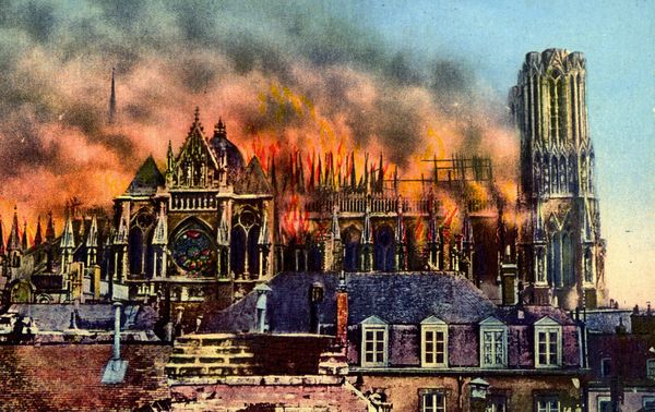 Notre-Dame de Reims on Fire During World War I Notre-Dame de Reims on Fire During World War I - Sputnik International