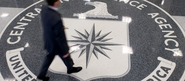 A man crosses the Central Intelligence Agency (CIA) seal in the lobby of CIA Headquarters in Langley, Virginia, on August 14, 2008. A man crosses the Central Intelligence Agency (CIA) seal in the lobby of CIA Headquarters in Langley, Virginia, on August 14, 2008. - Sputnik International