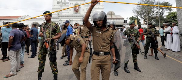 Sri Lankan military officials stand guard in front of the St. Anthony's Shrine, Kochchikade church after an explosion in Colombo, Sri Lanka April 21, 2019 - Sputnik International