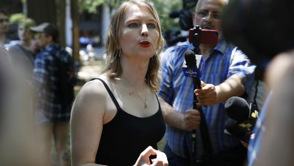 Chelsea Manning speaks to the media after attending a rally in support of the J20 defendants, Friday, May 11, 2018, in Washington. Protesters want charges dropped against defendants who face multiple felonies relating to Inauguration day protests. Chelsea Manning speaks to the media after attending a rally in support of the J20 defendants, Friday, May 11, 2018, in Washington. Protesters want charges dropped against defendants who face multiple felonies relating to Inauguration day protests. - Sputnik International