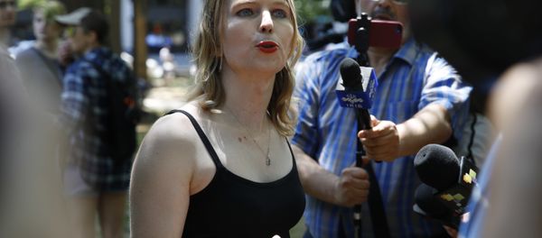 Chelsea Manning speaks to the media after attending a rally in support of the J20 defendants, Friday, May 11, 2018, in Washington. Protesters want charges dropped against defendants who face multiple felonies relating to Inauguration day protests. Chelsea Manning speaks to the media after attending a rally in support of the J20 defendants, Friday, May 11, 2018, in Washington. Protesters want charges dropped against defendants who face multiple felonies relating to Inauguration day protests. - Sputnik International