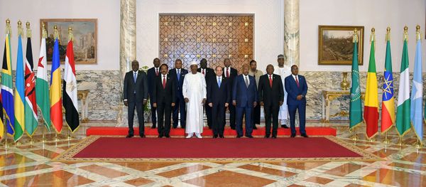 Egyptian President Abdel Fattah al-Sisi poses for a photo with heads of several African states during a consultative summit to discuss developments in Sudan and Libya, in Cairo, Egypt April 23, 2019 in this handout picture courtesy of the Egyptian Presidency - Sputnik International