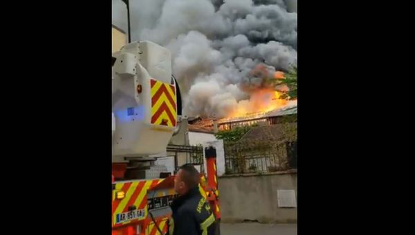 Massive blaze in Versailles Massive blaze in Versailles - Sputnik International