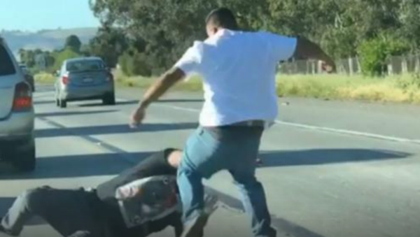 Fists Fly During Easter Brawl on California Highway Fists Fly During Easter Brawl on California Highway - Sputnik International
