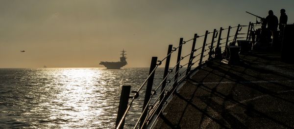 Sailors stand watch on the brow of the Arleigh Burke-class guided-missile destroyer USS Bainbridge while the ship follows the Nimitz-class aircraft carrier USS Abraham Lincoln into the Strait of Gibraltar in the Atlantic Ocean, April 13, 2019. Picture taken on April 13, 2019 - Sputnik International