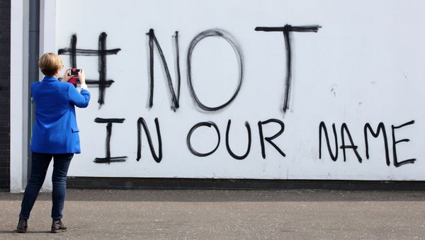 A passer by takes a photograph of graffiti on the Creggan estate in Londonderry, which was put up after the murder of Lyra McKee - Sputnik International