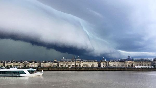 The sky over France's Bordeaux (File photo). - Sputnik International
