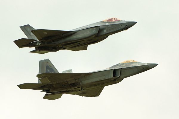 F-22 Stealth Coating Problems Revealed in Stunning Photo F-22 Stealth Coating Problems Revealed in Stunning Photo - Sputnik International
