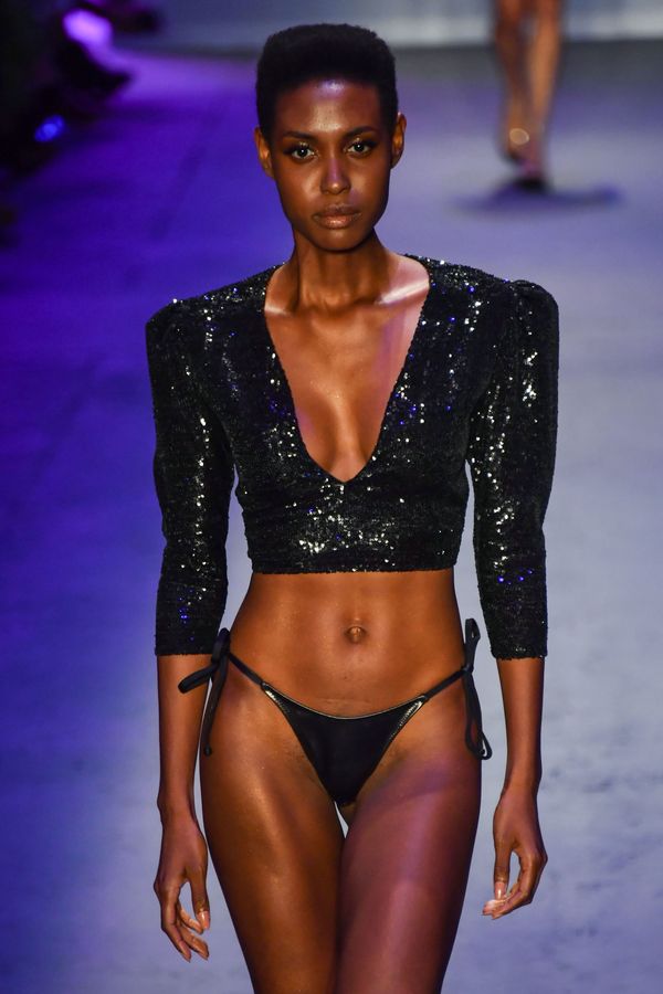 Some Like It Hot: Sensual Outfits at Brazil Fashion Week - Sputnik International