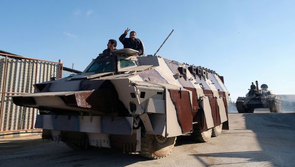 Members of Libyan National Army (LNA) commanded by Khalifa Haftar, get ready before heading out of Benghazi to reinforce the troops advancing to Tripoli, in Benghazi, Libya April 13, 2019 Members of Libyan National Army (LNA) commanded by Khalifa Haftar, get ready before heading out of Benghazi to reinforce the troops advancing to Tripoli, in Benghazi, Libya April 13, 2019 - Sputnik International