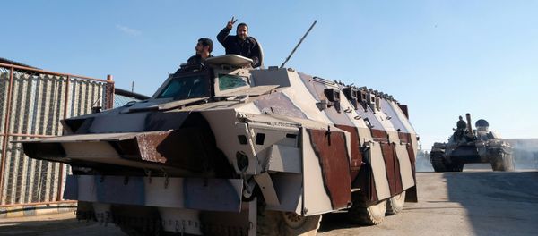 Members of Libyan National Army (LNA) commanded by Khalifa Haftar, get ready before heading out of Benghazi to reinforce the troops advancing to Tripoli, in Benghazi, Libya April 13, 2019 Members of Libyan National Army (LNA) commanded by Khalifa Haftar, get ready before heading out of Benghazi to reinforce the troops advancing to Tripoli, in Benghazi, Libya April 13, 2019 - Sputnik International