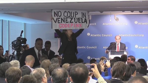 Ativista interrompe enviados dos EUA para Venezuela - Sputnik International
