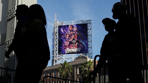 Avengers fans arrive at the TCL Chinese Theatre in Hollywood to attend the opening screening of Avengers: Endgame in Los Angeles, California, U.S., April 25, 2019 - Sputnik International