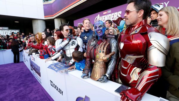 Fans dressed up in costume await the cast members on the red carpet at the world premiere of the film The Avengers: Endgame in Los Angeles - Sputnik International