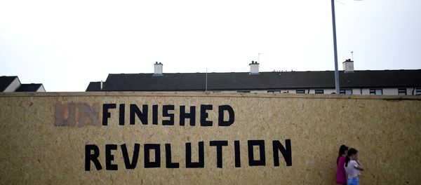 IRA graffiti painted over with a message declaring it a defeated army is pictured in Londonderry, Northern Ireland April 19, 2019 - Sputnik International