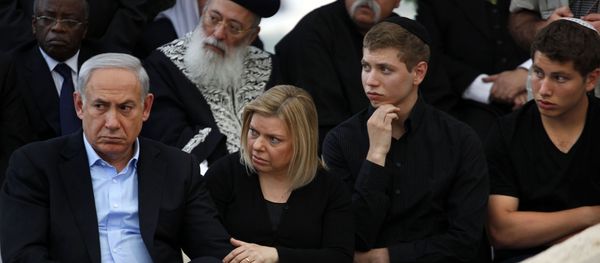 Israeli Prime Minister Benjamin Netanyahu, his wife Sara and their sons Yair and Avner (R) Israeli Prime Minister Benjamin Netanyahu, his wife Sara and their sons Yair and Avner (R) - Sputnik International