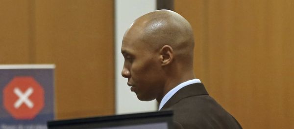 Mohamed Noor, the former Minneapolis police officer waits to go through security at the Hennepin County Government Center Thursday, April 25, 2019 in Minneapolis in the fourth week of his trial. Noor is charged with second-degree intentional murder, third-degree murder and second-degree manslaughter in the July 15, 2017, shooting death of Justine Ruszczyk Damond, a 40-year-old life coach and Australian-American who had called 911 to report a possible sexual assault behind her home. Mohamed Noor, the former Minneapolis police officer waits to go through security at the Hennepin County Government Center Thursday, April 25, 2019 in Minneapolis in the fourth week of his trial. Noor is charged with second-degree intentional murder, third-degree murder and second-degree manslaughter in the July 15, 2017, shooting death of Justine Ruszczyk Damond, a 40-year-old life coach and Australian-American who had called 911 to report a possible sexual assault behind her home. - Sputnik International