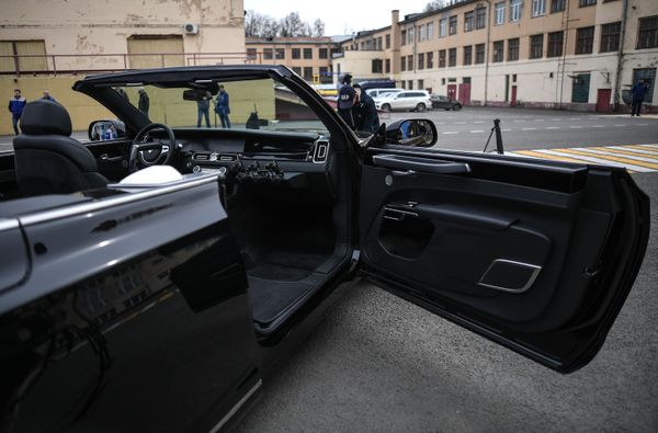 Cruisin' With the Top Down: Luxurious Aurus Senat Convertible Cruisin' With the Top Down: Luxurious Aurus Senat Convertible - Sputnik International