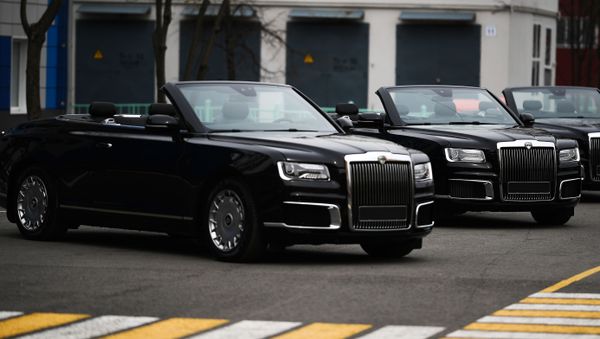 Cruisin' With the Top Down: Luxurious Aurus Senat Convertible - Sputnik International