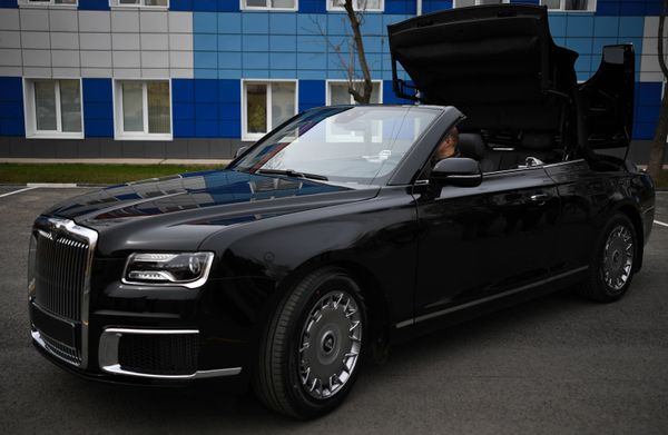 Cruisin' With the Top Down: Luxurious Aurus Senat Convertible Cruisin' With the Top Down: Luxurious Aurus Senat Convertible - Sputnik International