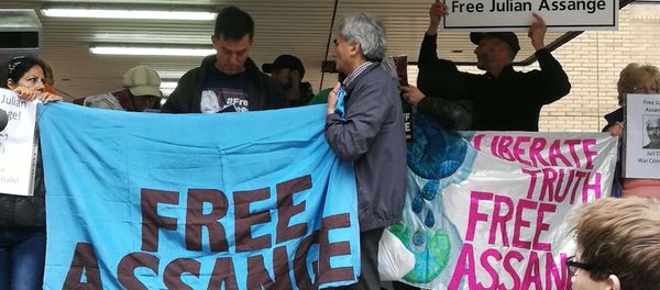 Assange Supporters Gather Outside London's Southwark Crown Court Assange Supporters Gather Outside London's Southwark Crown Court - Sputnik International