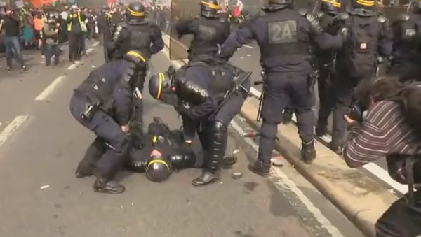 Cop Collapses During 1 May Rally Cop Collapses During 1 May Rally - Sputnik International