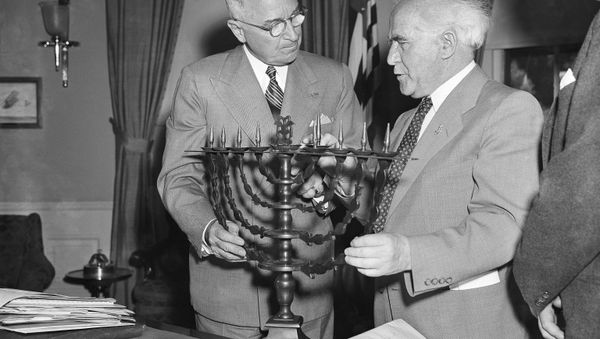 President Harry Truman receives an ornate bronze menorah as a birthday gift from David Ben-Gurion, prime minister of Israel, who called on the chief executive to discuss peace and economic development in the Middle East, May 8, 1951. Ben-Gurion said the menorah was made in 1767. This is the president's 67th birthday - Sputnik International
