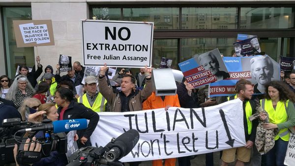 Assange Supporters at London's Westminster Court Assange Supporters at London's Westminster Court - Sputnik International