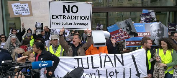 Assange Supporters at London's Westminster Court - Sputnik International