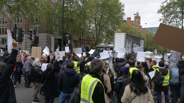 People in Yellow Vests Gather Outside Westminster Magistrate's Court - Sputnik International