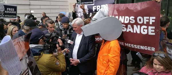 WikiLeaks Editor Defends Assange in Speech Outside Westminster Magistrates' Court WikiLeaks Editor Defends Assange in Speech Outside Westminster Magistrates' Court - Sputnik International