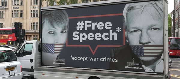 Assange Support Truck Driving Past Westminster Magistrates' Court Assange Support Truck Driving Past Westminster Magistrates' Court - Sputnik International