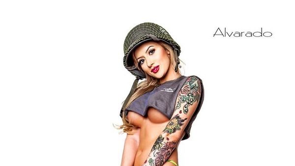 Stunning real-life US Marine Rianna Conner, who is known as 'Combat Barbie', decided to stop worrying and love the bomb for this racy new photo shoot, inspired by World War II pin-up posters - Sputnik International