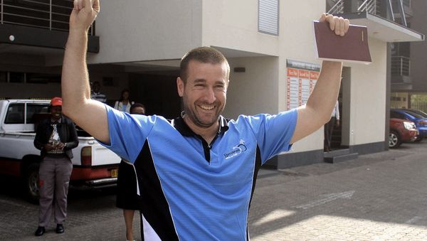 Controversial US Pastor Steven Anderson reacts as he leaves the Botswana Department of immigration after being issued a deportation order by Botswana authorities, on September 20, 2016, in Gaborone - Sputnik International