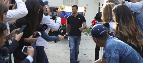 Venezuelan opposition leader Leopoldo Lopez walks to gate of the Spanish ambassador's residence in Caracas to speak with the press, in Venezuela, Thursday, May 2, 2019 - Sputnik International