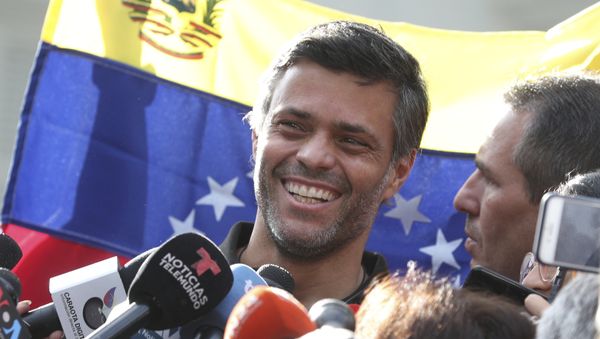 Venezuelan opposition leader Leopoldo Lopez smiles during a press conference at the gate of the Spanish ambassador's residence in Caracas, Venezuela, Thursday, May 2, 2019 - Sputnik International