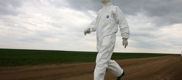 A combined animal epidemic countermeasures unit member - Sputnik International