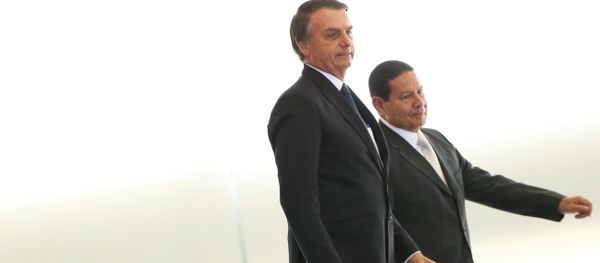 O Presidente Jair Bolsonaro e o vice-presidente General Hamilton Mourão, durante cerimônia de posse aos presidentes dos bancos públicos. O Presidente Jair Bolsonaro e o vice-presidente General Hamilton Mourão, durante cerimônia de posse aos presidentes dos bancos públicos. - Sputnik International