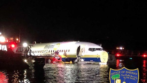 A commercial plane went into the river near Jacksonville, Florida - Sputnik International