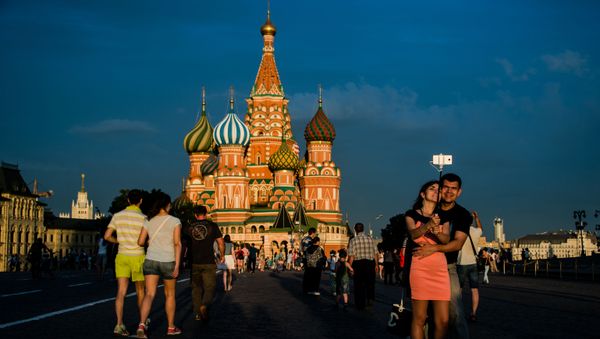 Citizens and Tourists at the Red Square - Sputnik International