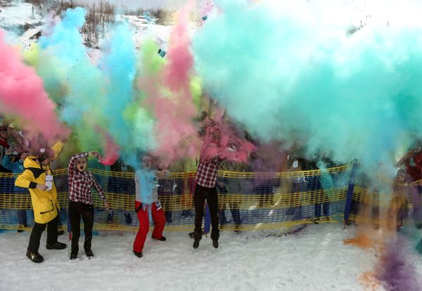 Hot Girls, Dinosaurs, and Spartans: 2019 Snowy Bikini Festival - Sputnik International