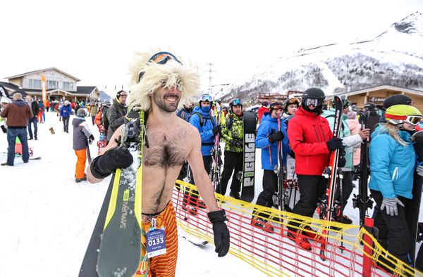 Hot Girls, Dinosaurs, and Spartans: 2019 Snowy Bikini Festival - Sputnik International