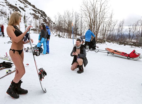 Hot Girls, Dinosaurs, and Spartans: 2019 Snowy Bikini Festival - Sputnik International