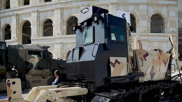 Russian armoured tractor - Sputnik International