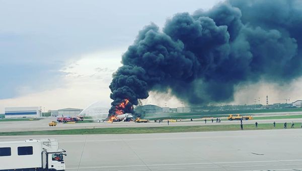 Plane Catches Fire at Moscow's Sheremetyevo Airport - Sputnik International