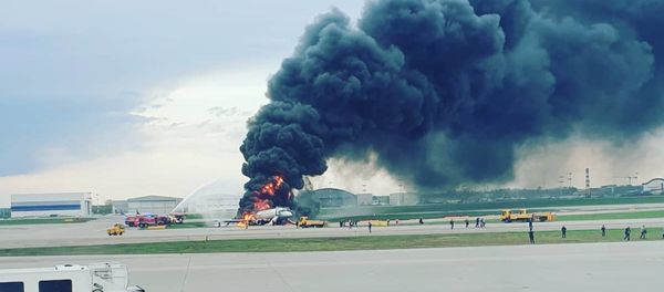 Plane Catches Fire at Moscow's Sheremetyevo Airport - Sputnik International