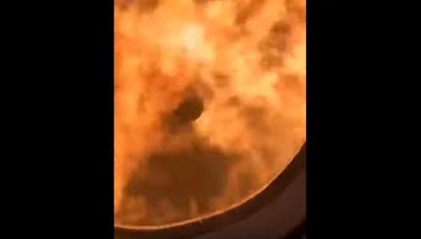 The Sukhoi Superjet 100 burst into flame as it touched ground at Moscow's Sheremetyevo Airport. - Sputnik International