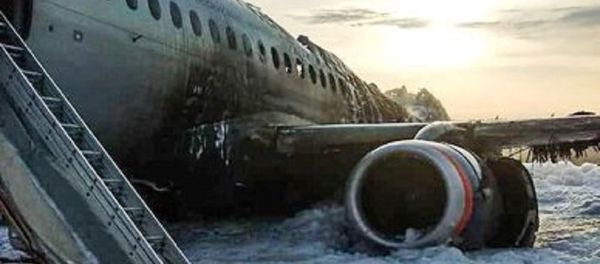 A view shows a damaged Aeroflot Sukhoi Superjet 100 passenger plane after an emergency landing at Moscow's Sheremetyevo airport, Russia May 5, 2019 A view shows a damaged Aeroflot Sukhoi Superjet 100 passenger plane after an emergency landing at Moscow's Sheremetyevo airport, Russia May 5, 2019 - Sputnik International