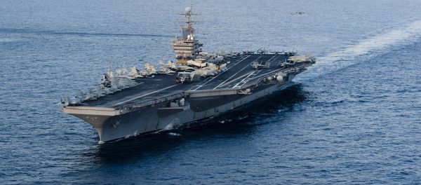 This January 19, 2012 image provided by the US Navy, shows the Nimitz-class aircraft carrier USS Abraham Lincoln (CVN 72) transiting the Arabian Sea. - Sputnik International